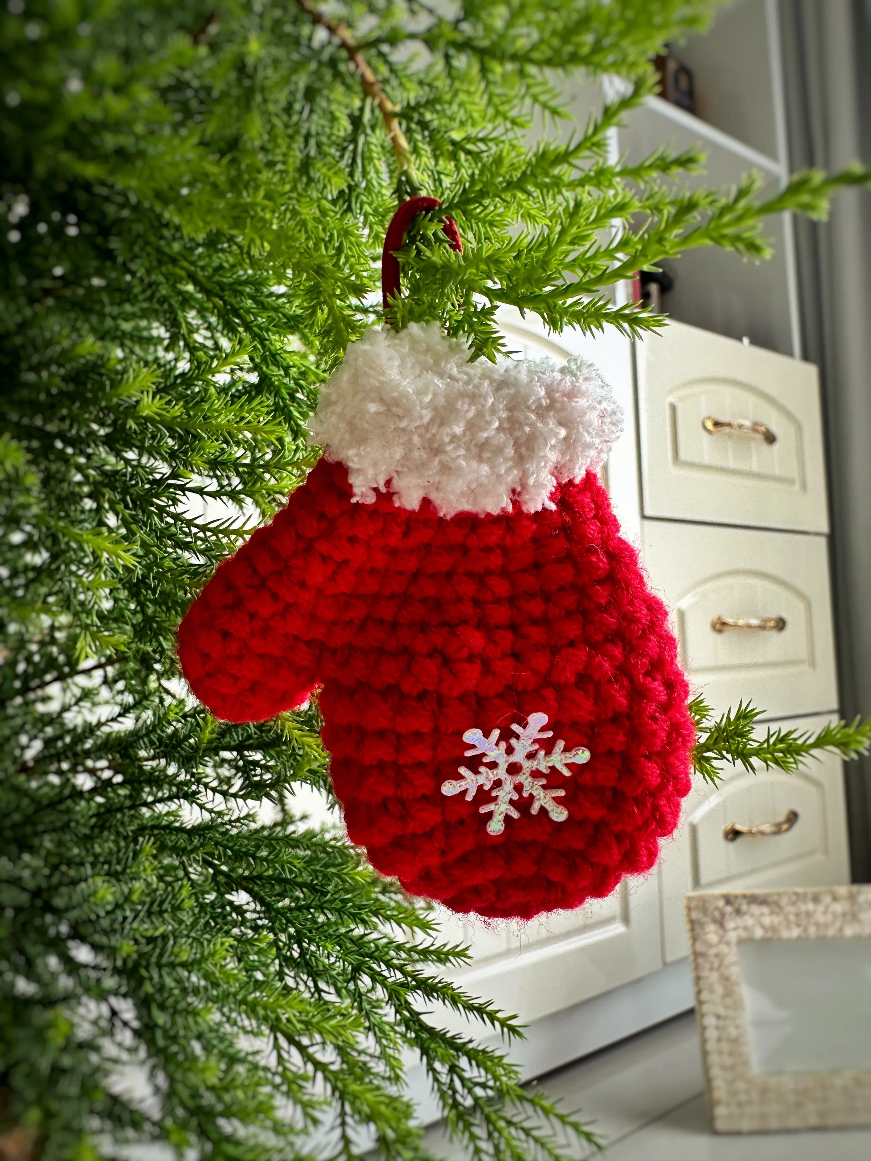 Christmas Crochet Embroidered Ornaments, Festive Keychain