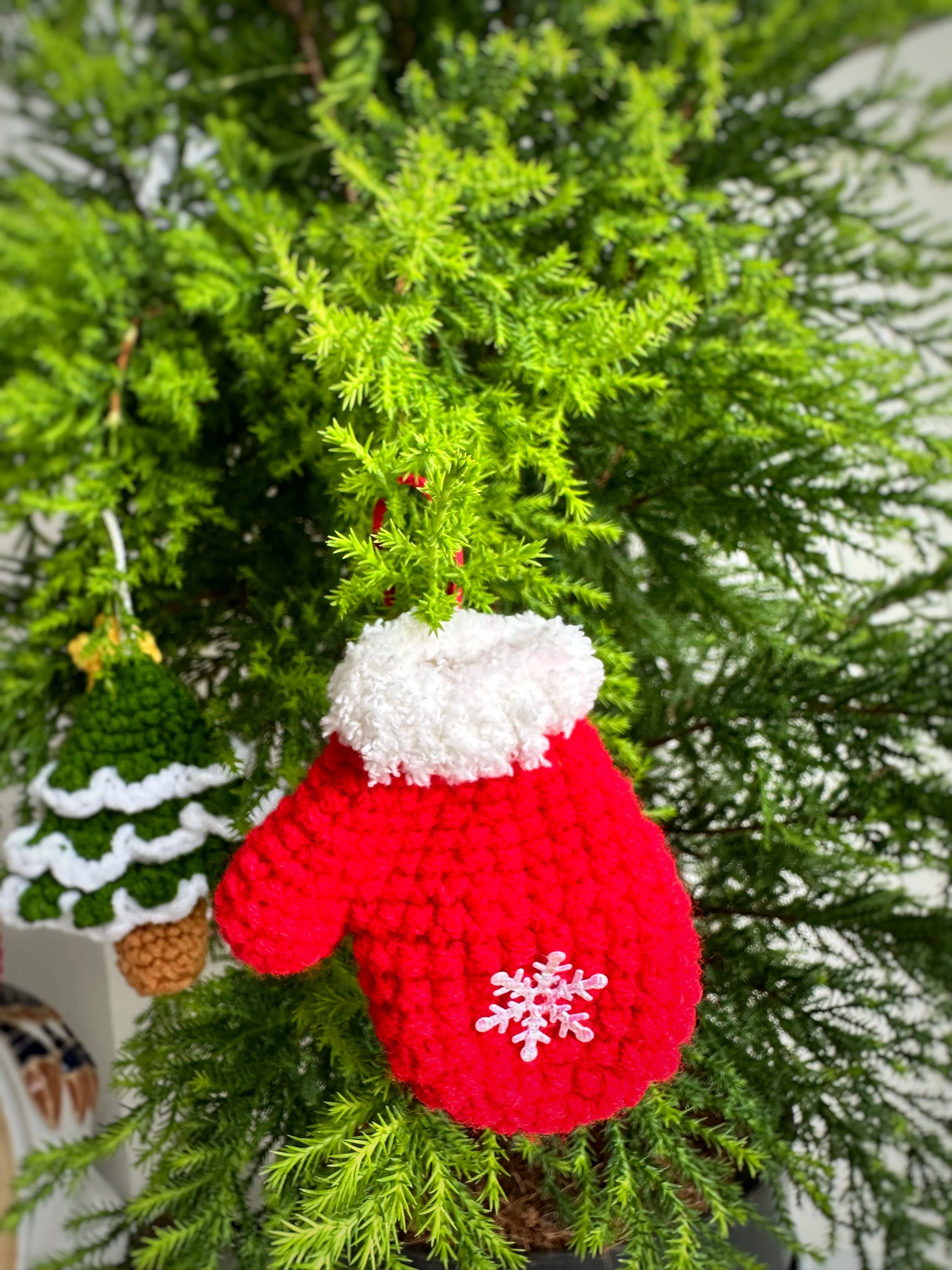 Christmas Crochet Embroidered Ornaments, Festive Keychain